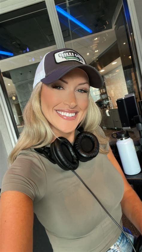 Devan Kaney – TV/Radio Personality / Sports Broadcaster /。